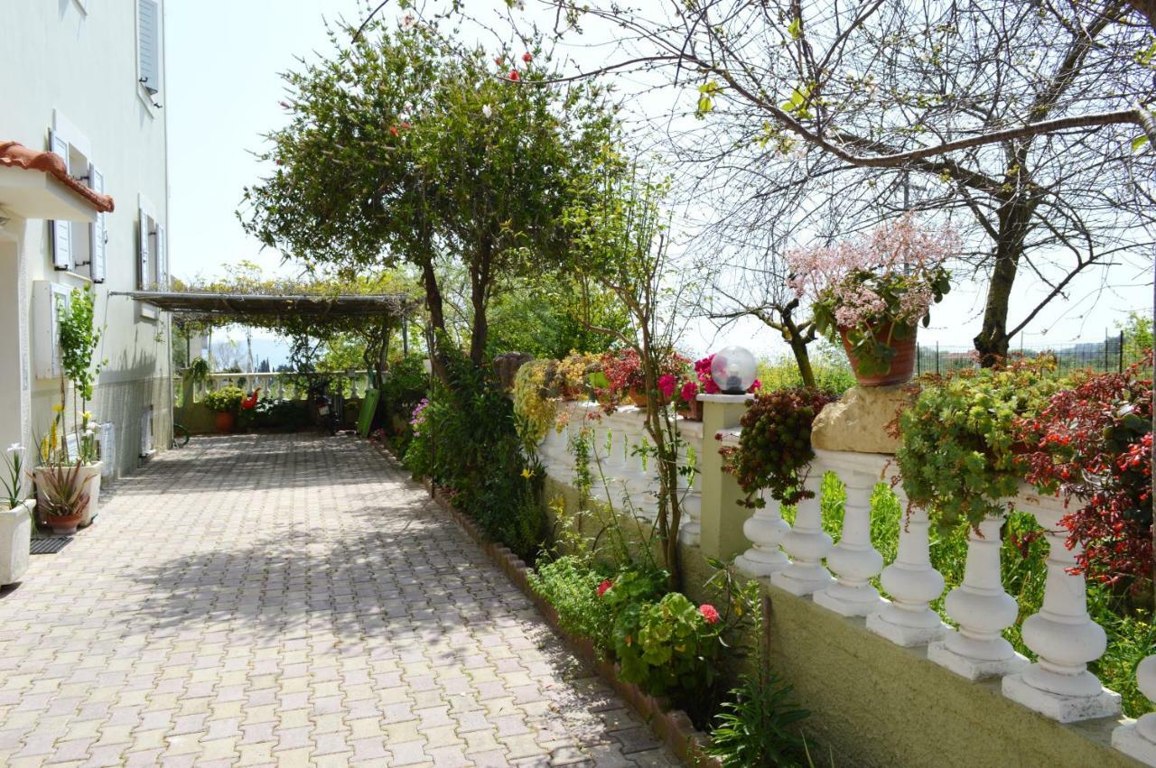 Araucaria Home Lixouri Exterior foto
